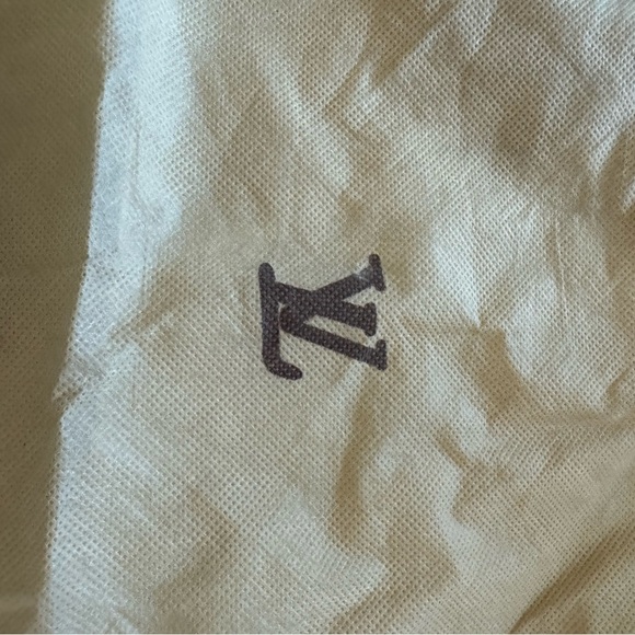 (Faux) Louis Vuitton Beige and Dark Brown Monogram Travel Bag - Picture 10 of 10